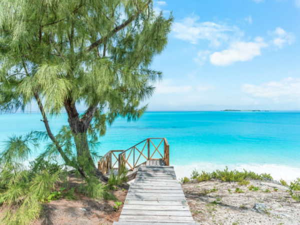 Luxurious 7-Bedroom Beachfront Retreat in Little Exuma, Bahamas